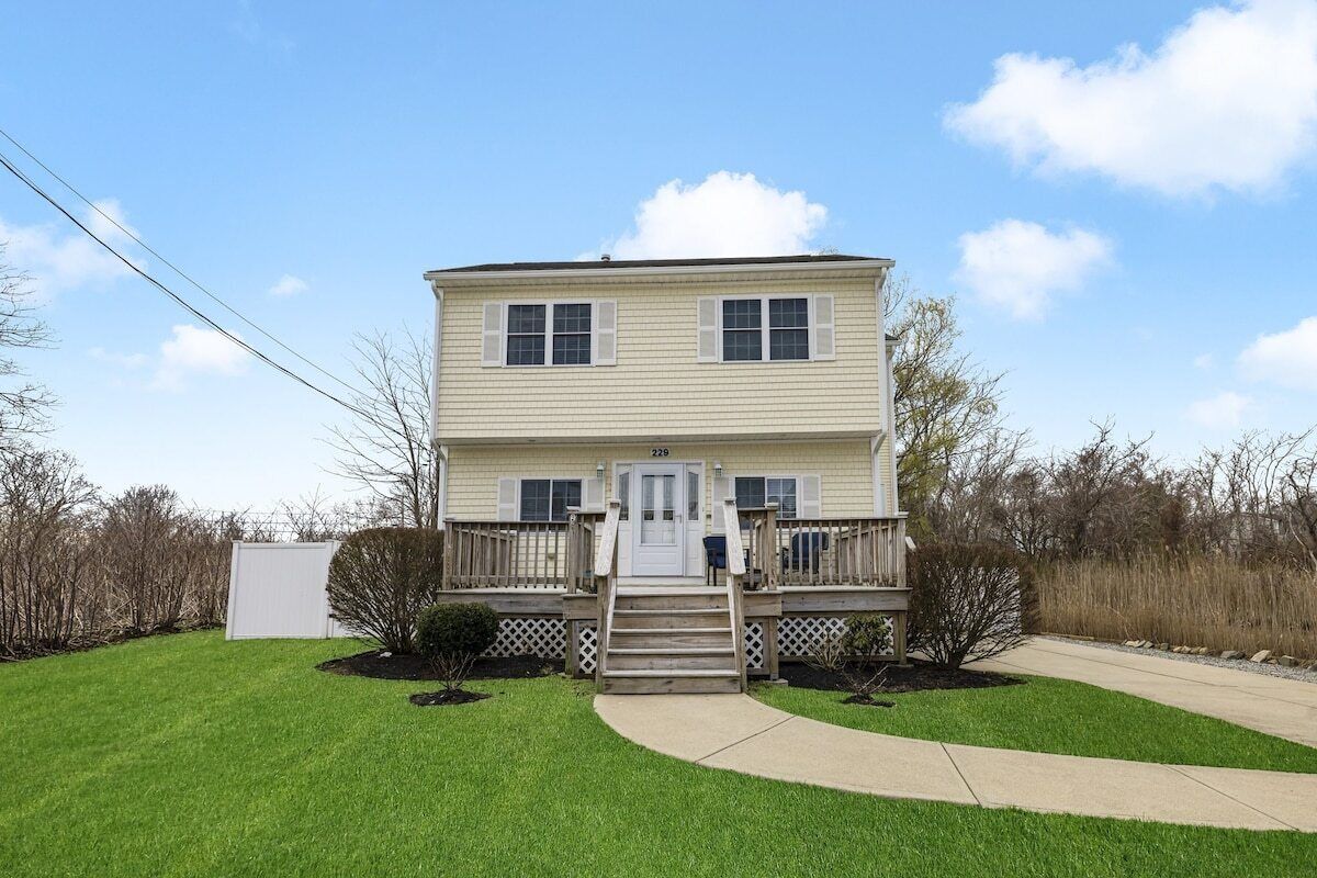 Beautiful home with water views & close to ocean