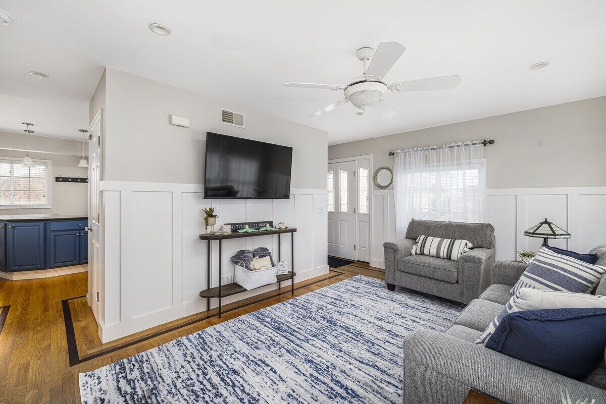 Beautiful home with water views & close to ocean