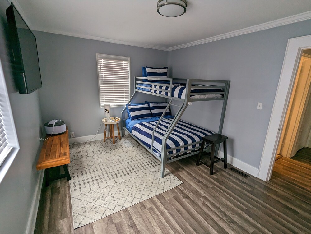 Newly renovated three bedroom townhome/condo close to downtown