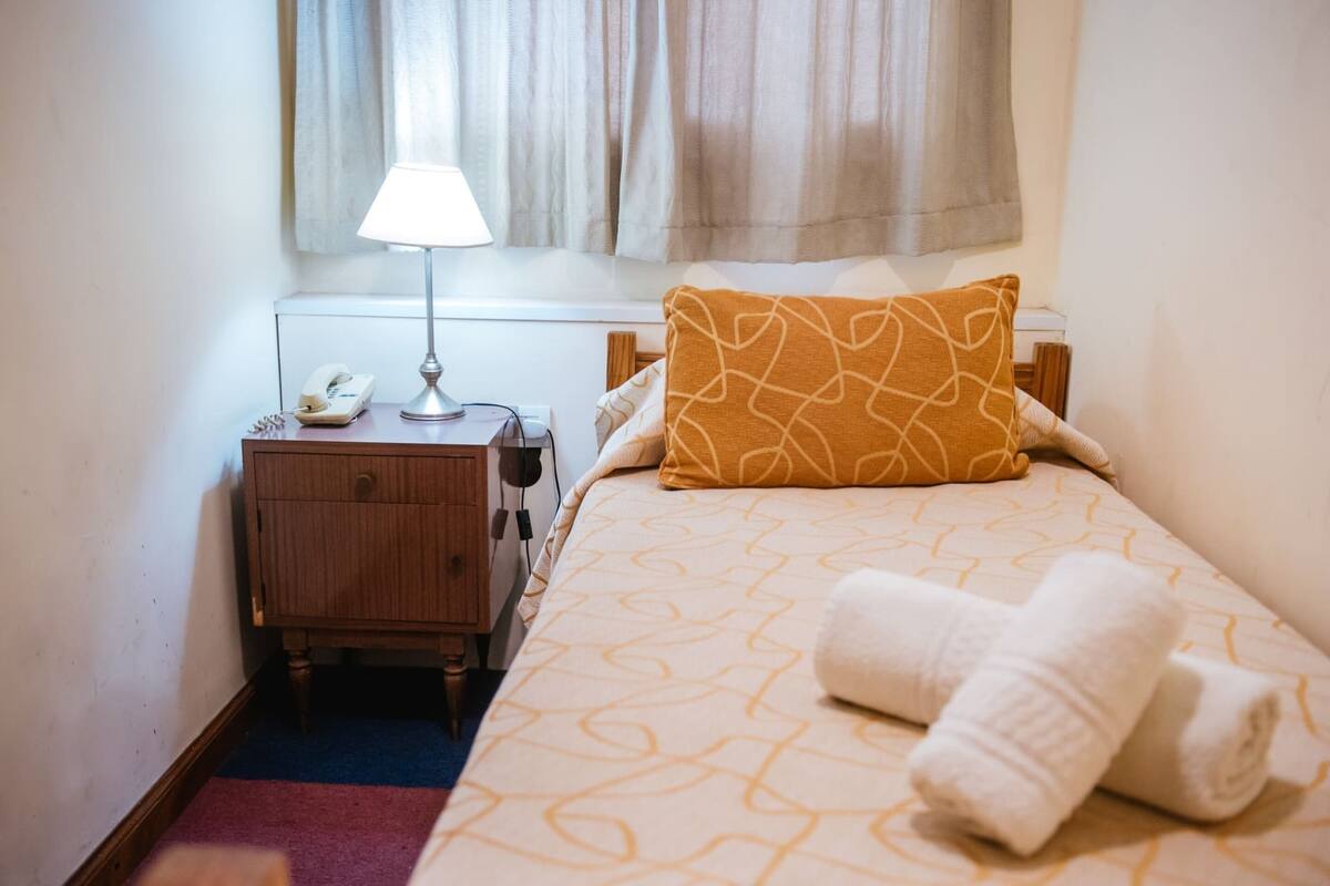 Basic Single Room | WiFi (free), bed sheets
