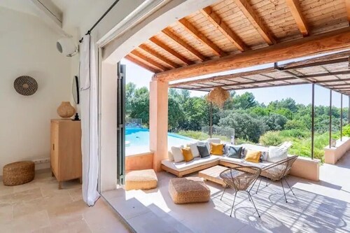 Hervorragende Villa, Panoramablick, beheizter Infinity-Pool, gepflegter Garten