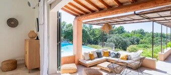 Superb villa in Goult 5mn from Gordes, with infinity pool