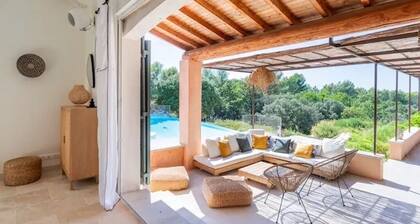 Hervorragende Villa, Panoramablick, beheizter Infinity-Pool, gepflegter Garten