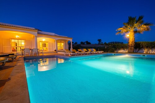 Single-storey villa with private pool & BBQ