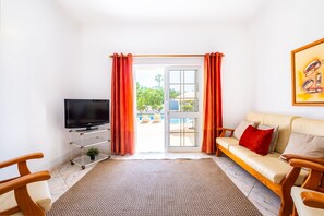 TV, DVD player, ping pong - Single-storey villa with private pool & BBQ (Albufeira)