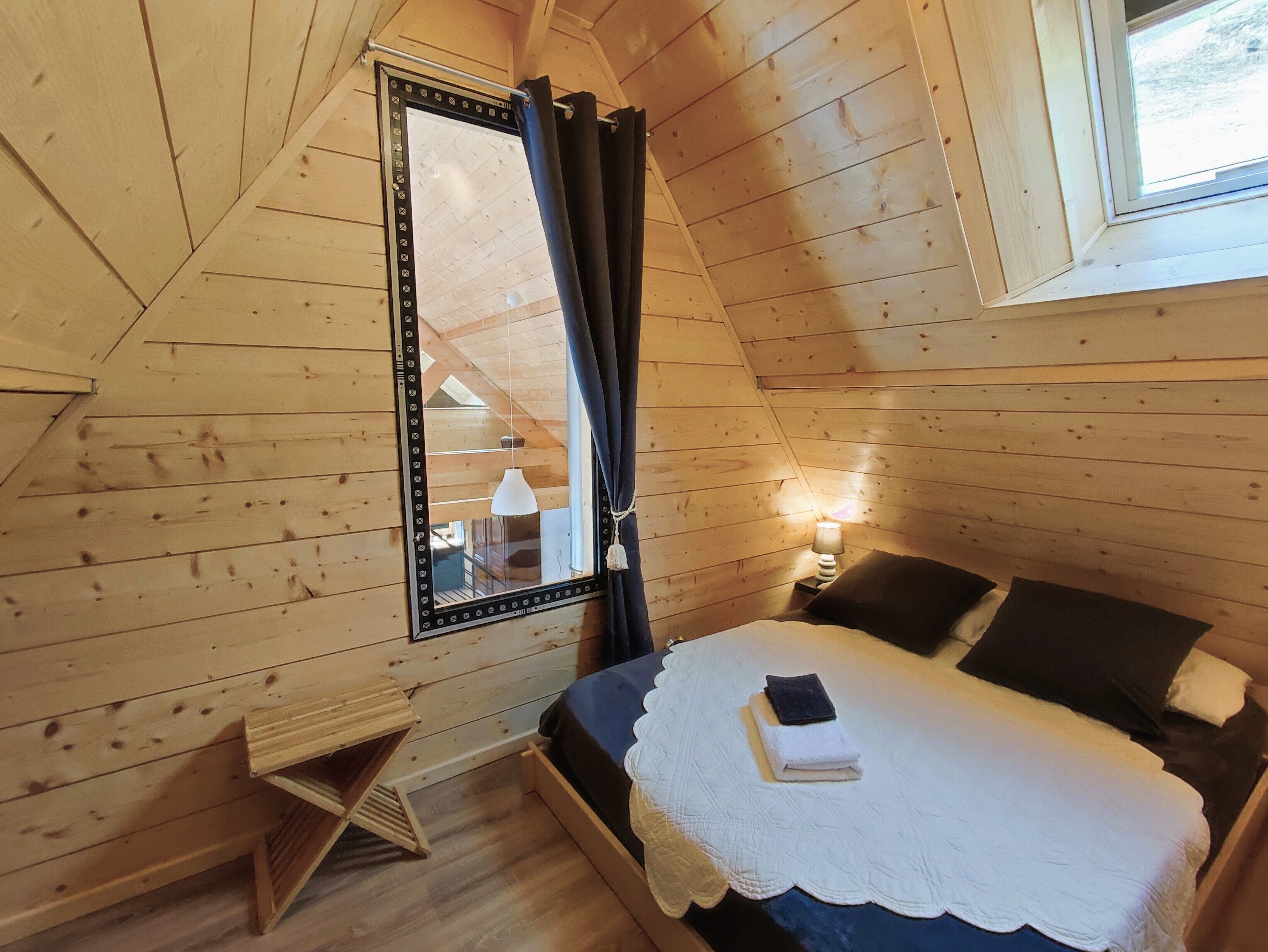 Les Granges de Blans, comfortable gite with jacuzzi in the mountains