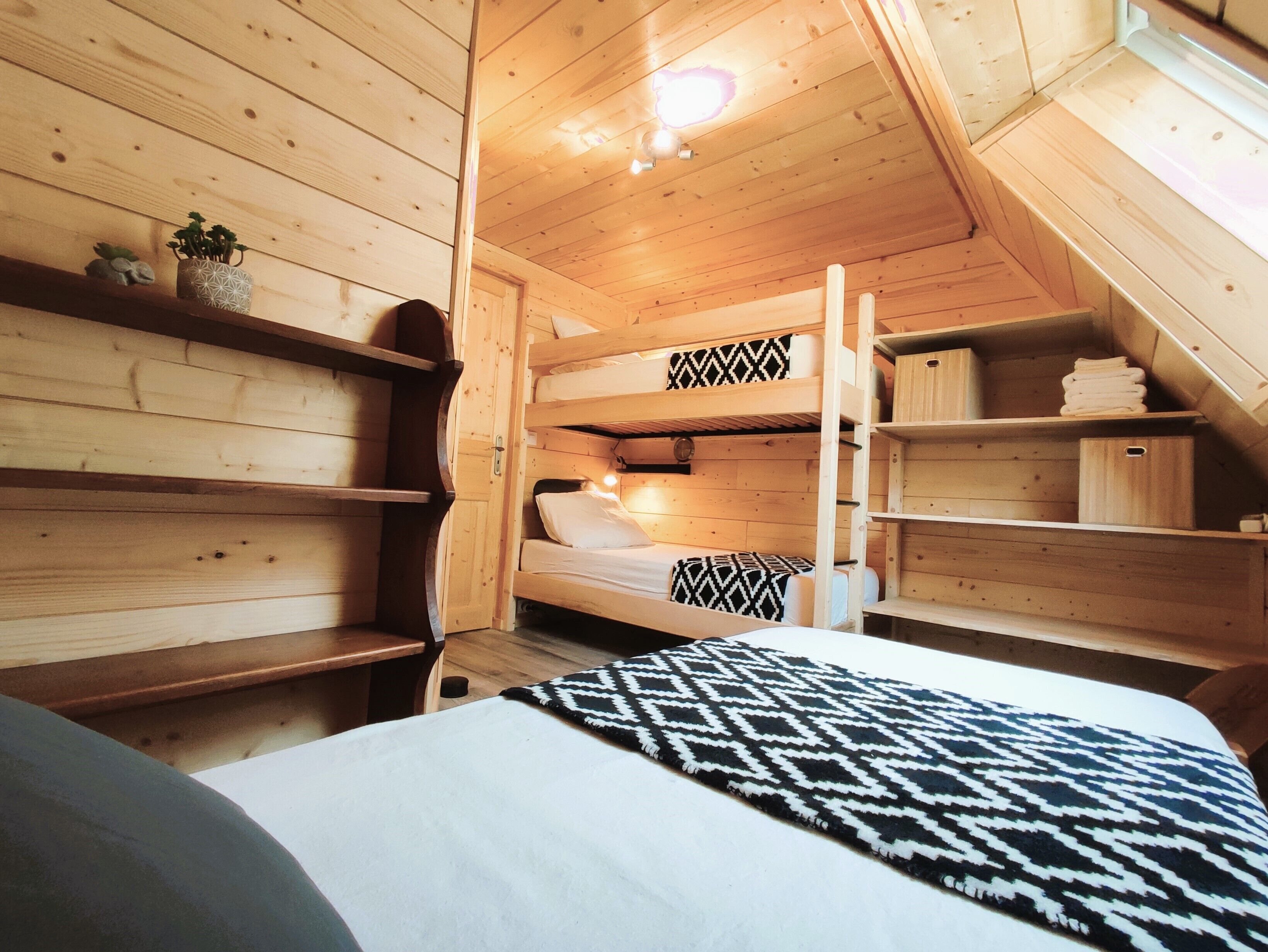 Les Granges de Blans, comfortable gite with jacuzzi in the mountains