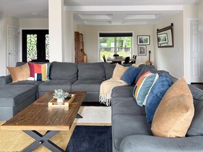 Smart-TV, videospill, fotballspill og bordtennis