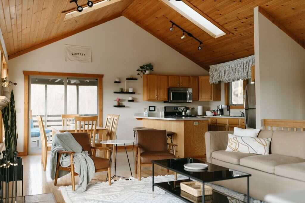 NEW! | Cozy & Secluded Retreat | Hot Tub & Firepit