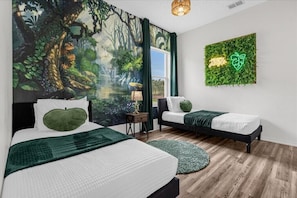 4 bedrooms, iron/ironing board, WiFi, bed sheets