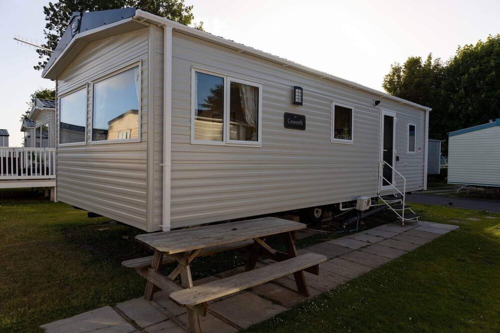 Dandelion dog friendly caravan on Rockley Park, Poole.