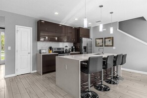 Fridge, microwave, oven, stovetop - 4 Bedrooms/ 3.5 Bathrooms/ Le Reve (4428 LR) (Kissimmee)