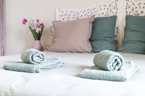 1 slaapkamer, een strijkplank/strijkijzer, gratis wifi, beddengoed
