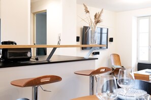 Dining - Tastefully decorated apartment between harbour and beach (Les Sables-d´Olonne)
