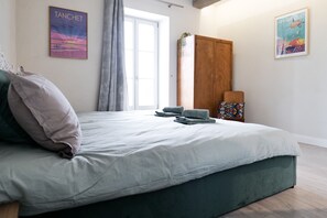 1 slaapkamer, een strijkplank/strijkijzer, gratis wifi, beddengoed