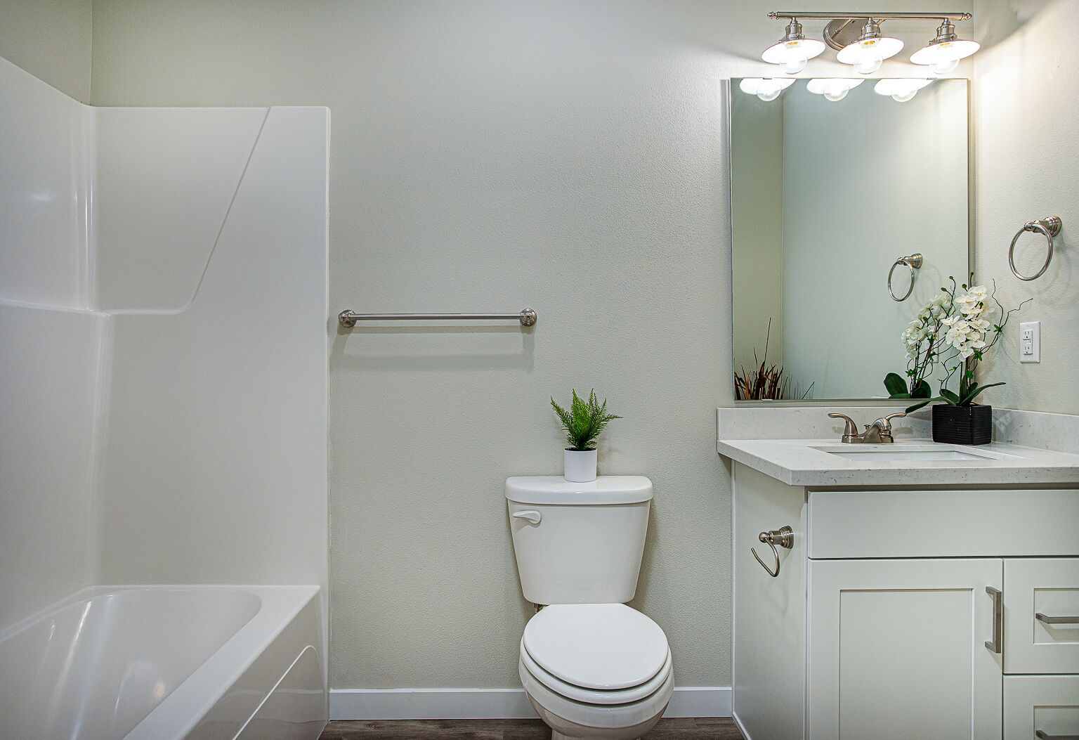 Tacoma New 1 Bedroom Apartment near Parks & Hospital