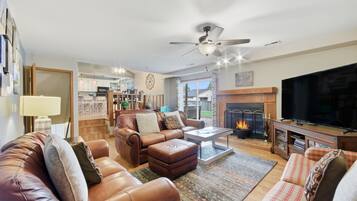 Smart TV, fireplace, DVD player