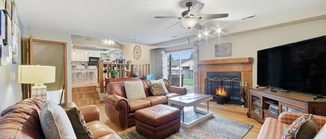 TV connectée, cheminée, lecteur de DVD