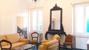 Apartment | Living area | Flat-screen TV