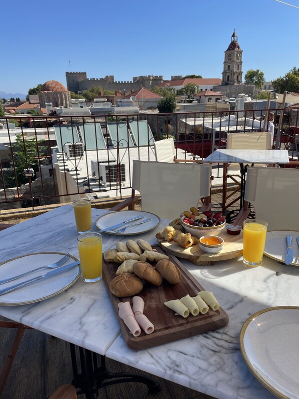 Desayuno continental todos los días (con cargo)
