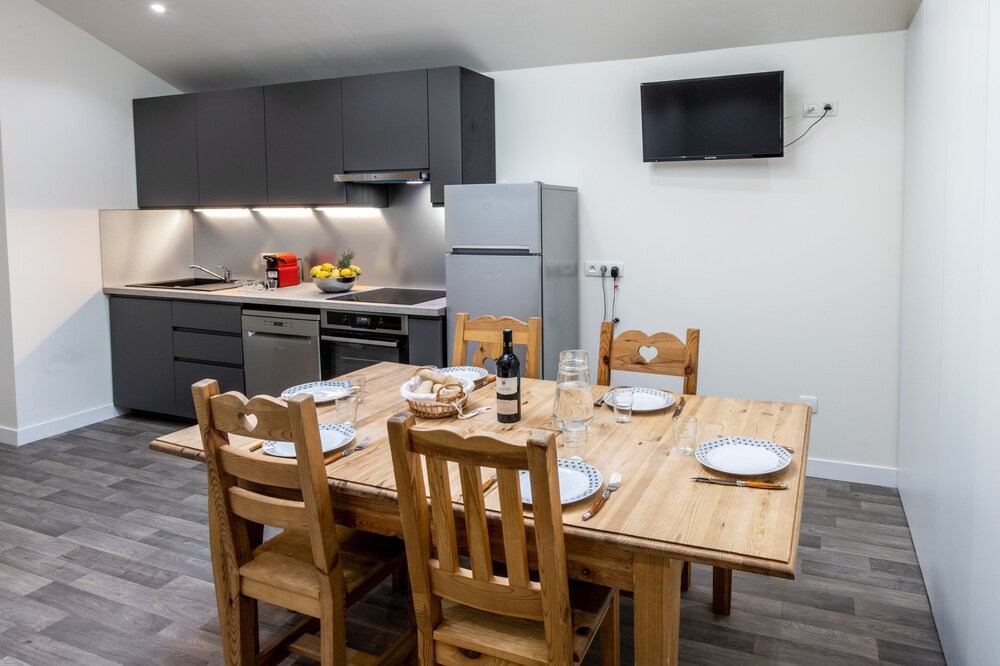 Allevard-les-Bains 2 Bedrooms for 3-5 people, Air conditioning