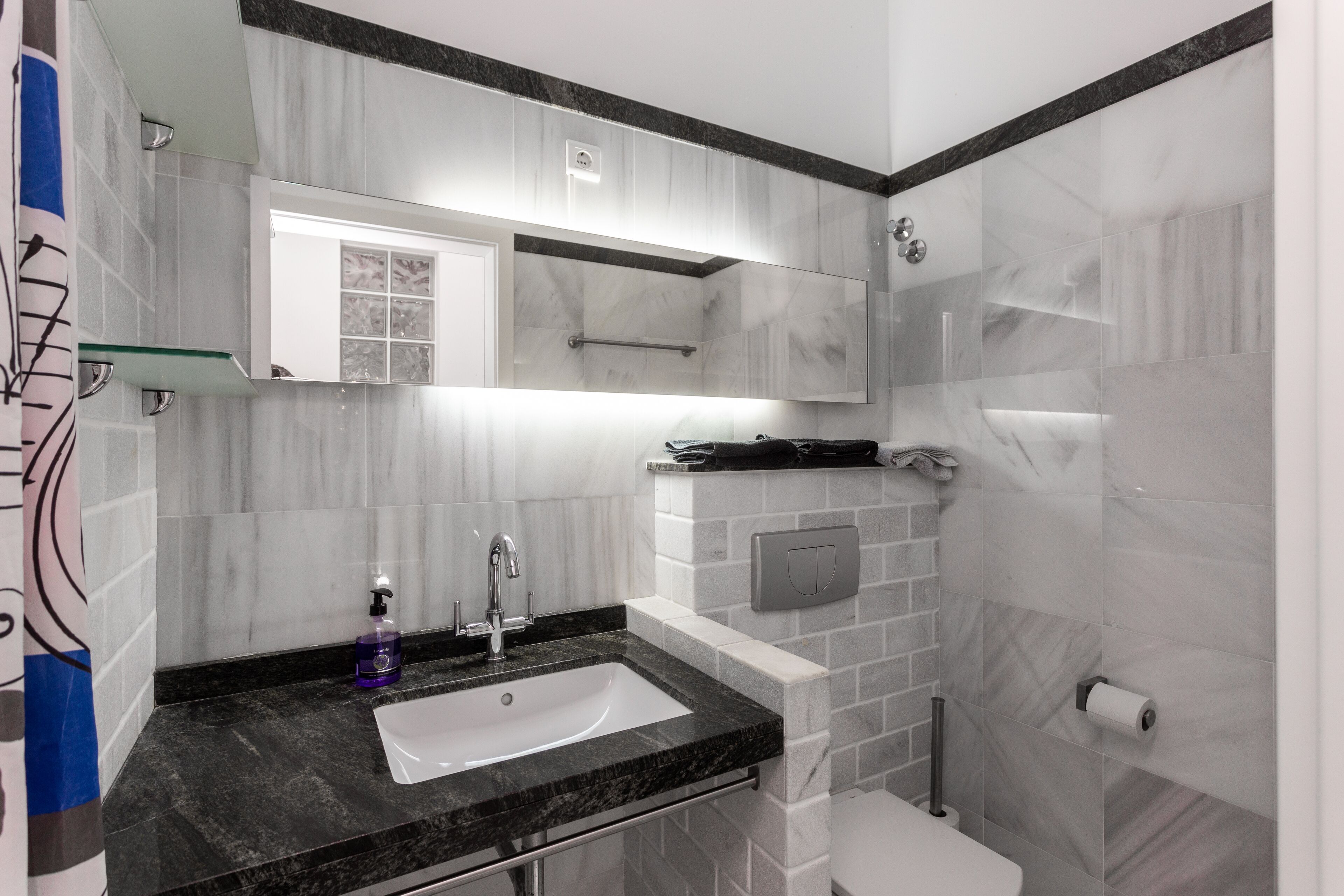 Großzügige Moderne Villa mit Galerie und Pool