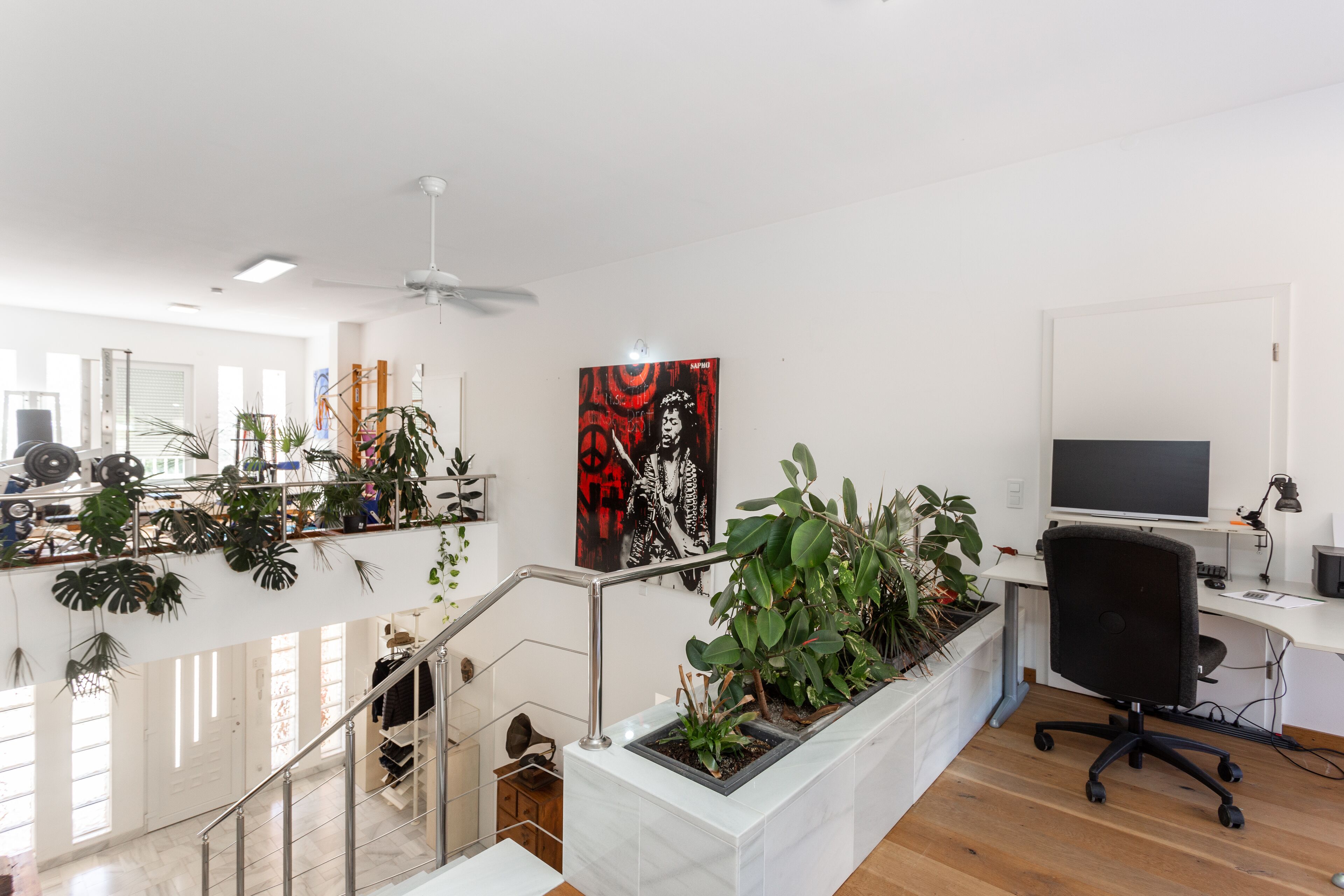 Großzügige Moderne Villa mit Galerie und Pool