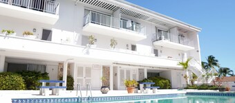 Modern Paradise Island Condo near Atlantis resort & beach