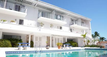 Modern Paradise Island Condo near Atlantis resort & beach