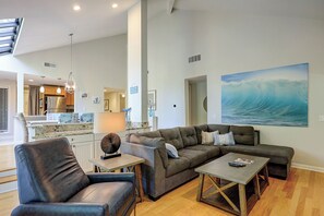 Smart TV, DVD player, stereo