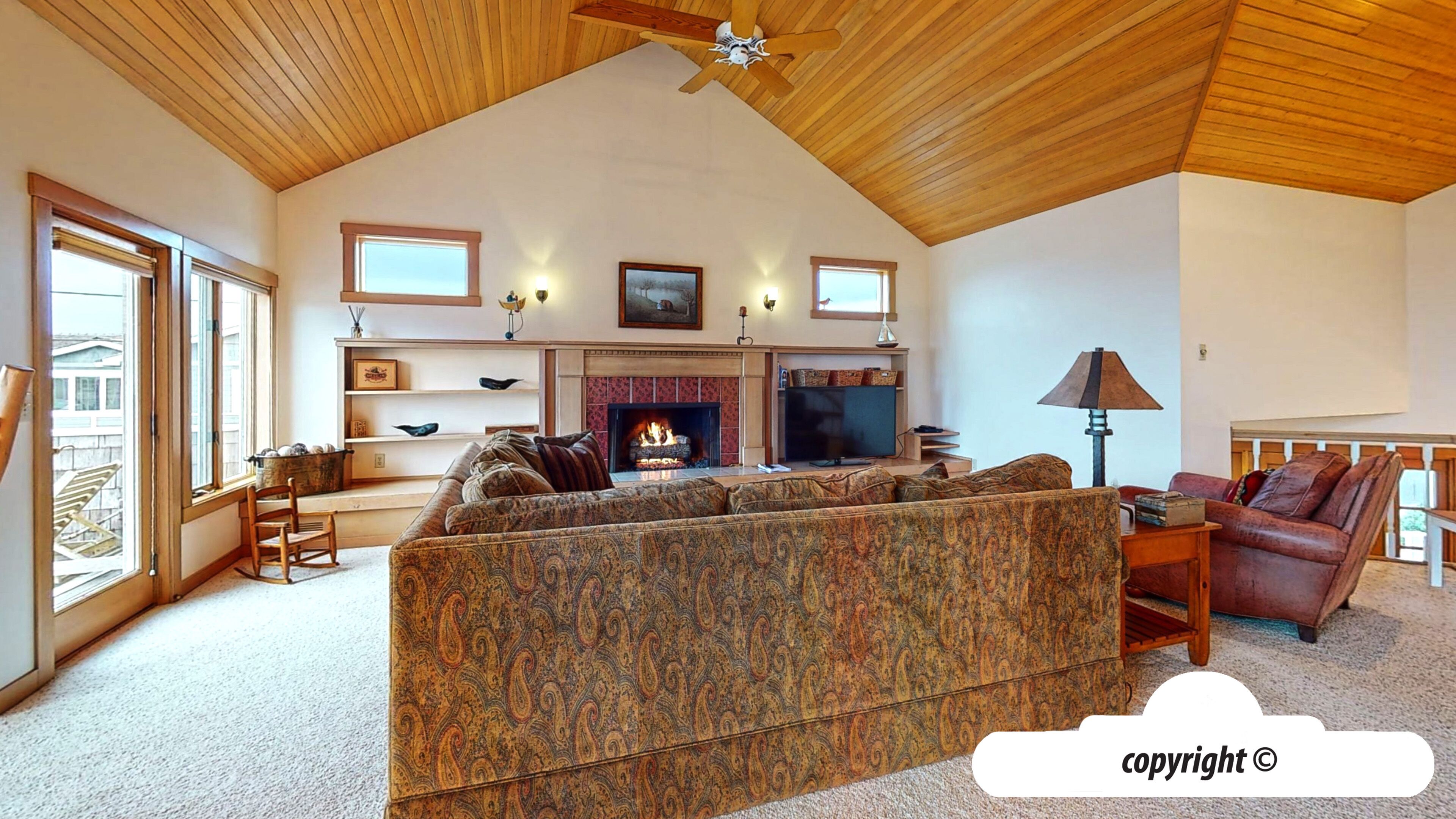 King Tide Lookout : Ocean Front - On the Prom