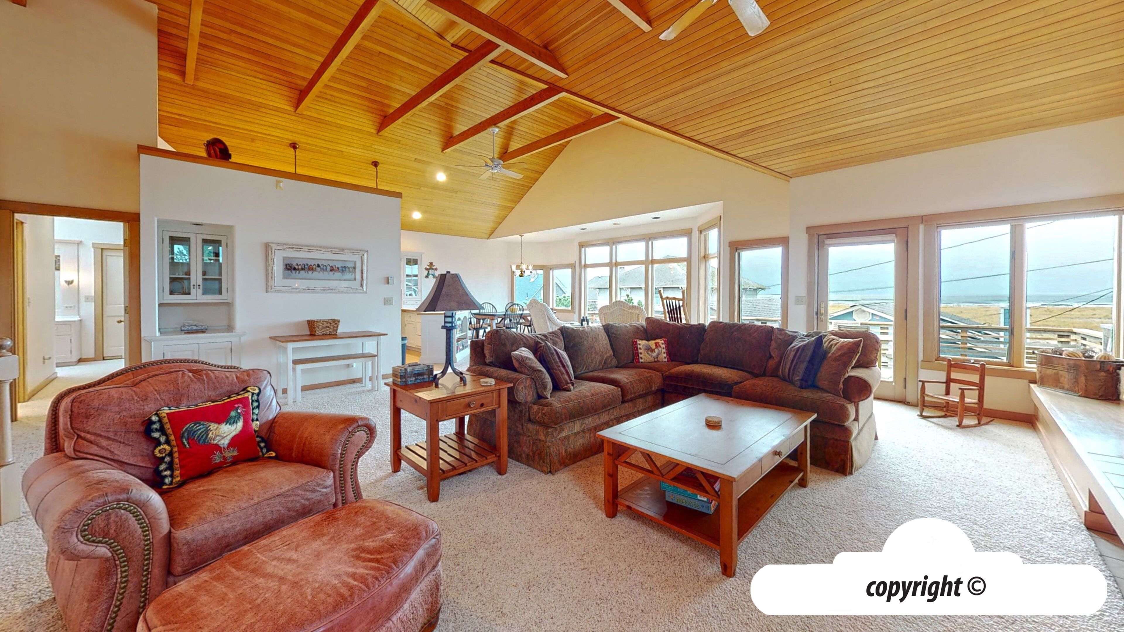 King Tide Lookout : Ocean Front - On the Prom