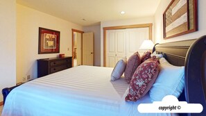 3 bedrooms, iron/ironing board, free WiFi, bed sheets - King Tide Lookout : Ocean Front - On the Prom (Seaside)