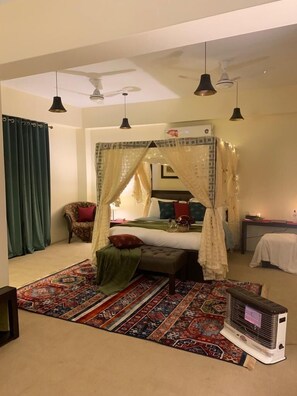 Luxury Room | Individually decorated, individually furnished, laptop workspace - The Mandarin Inn (Gilgit)