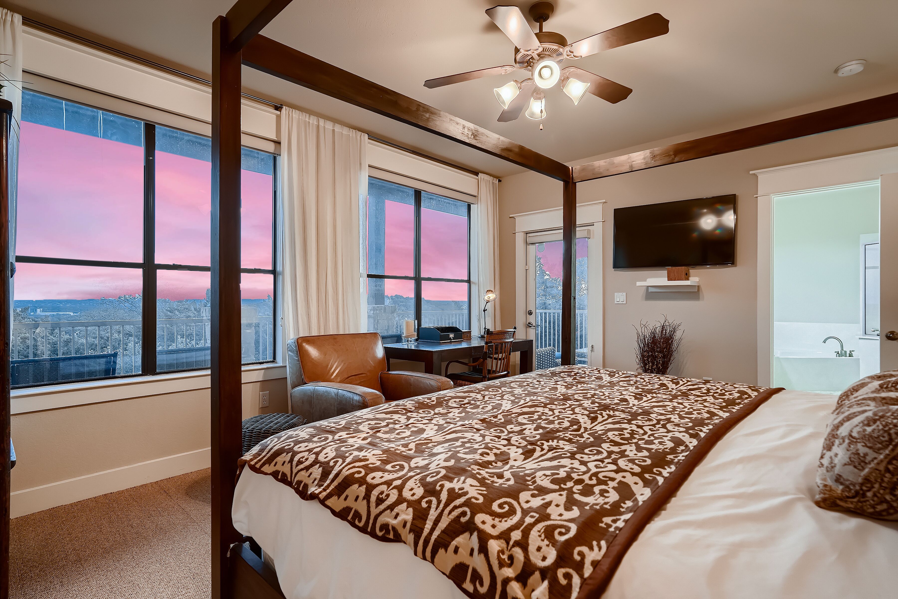 Lake View @ Hollows Resort: Pool, Weekly Discounts