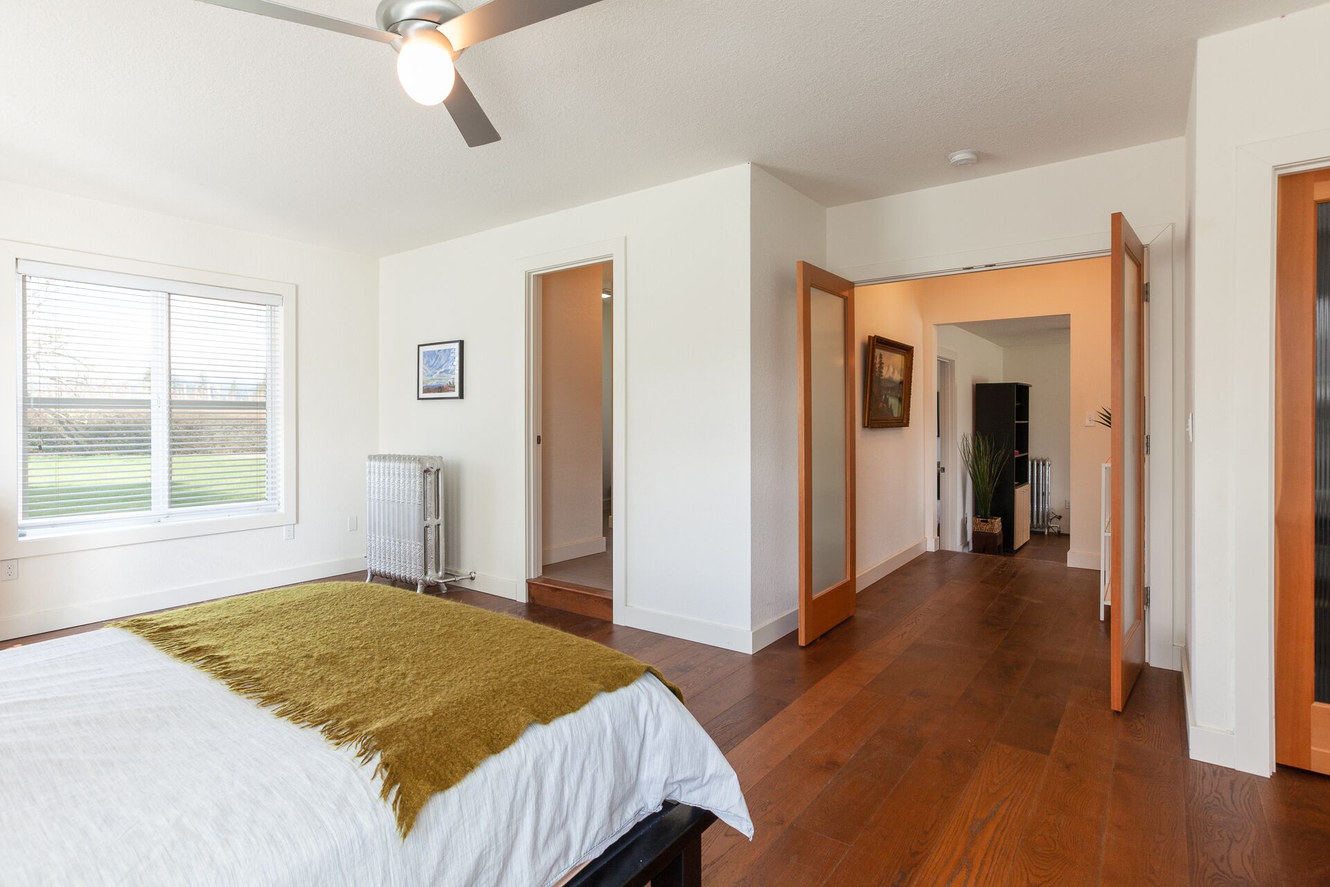 4 bedrooms, iron/ironing board, free WiFi, bed sheets