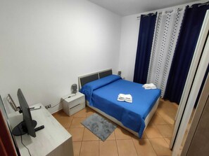 2 quartos, ferros/tábuas de passar roupa, Wi-Fi de cortesia