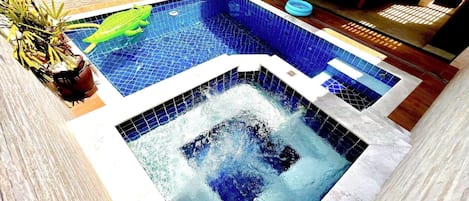 Deluxe Villa | Pool