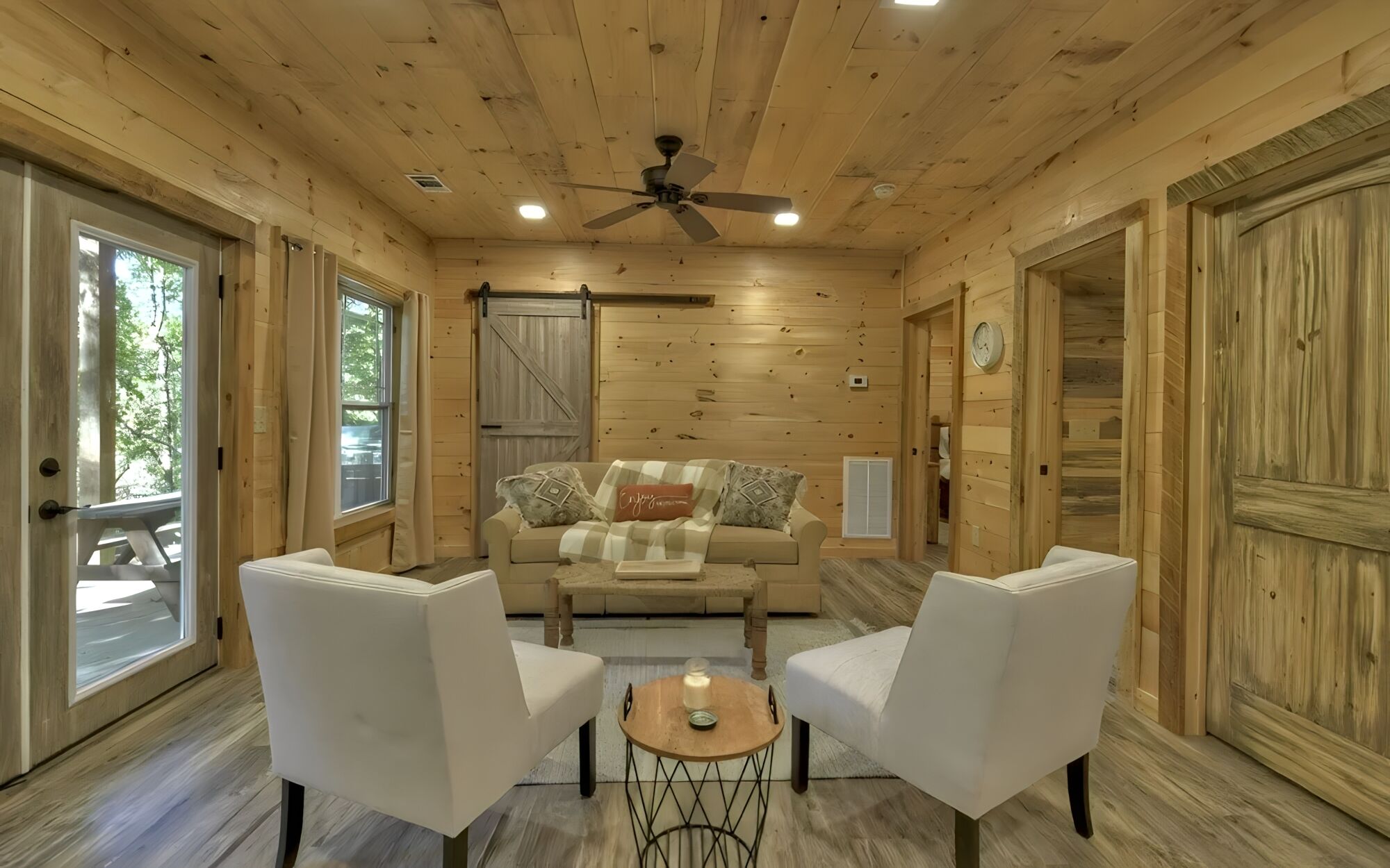 NEW Cabin | Modern Aesthetic | Big Game Room | Secluded | Min. from Blue Ridge