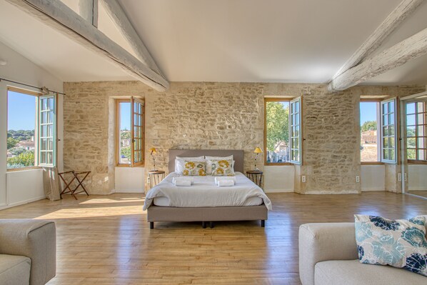 10 bedrooms, desk, iron/ironing board, WiFi