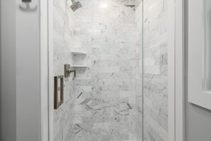 Shower, hair dryer, towels, soap - Modern Beach House Serenity (Westerly)