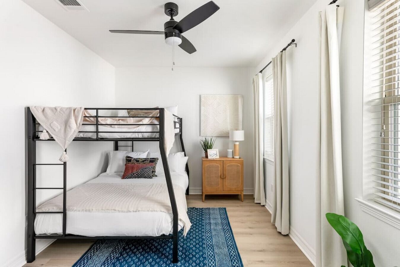 Brand new! Designer 3BR, Steps 2 Live Music, Pet friendly!