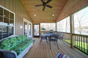 Outdoor dining - NEW! Waterfront | Private Dock | Firepit | Kayaks (Lexington)