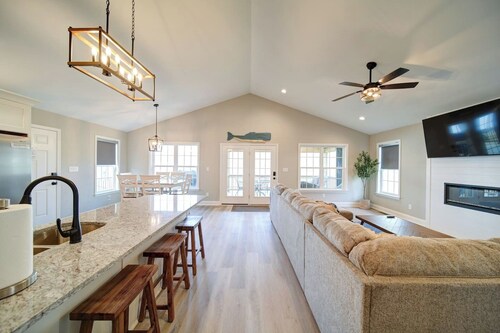 NEW! Waterfront | Private Dock | Firepit | Kayaks