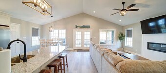 NEW! Waterfront | Private Dock | Firepit | Kayaks