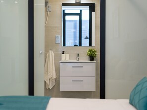 1 chambre, fer et planche à repasser, Wi-Fi gratuit, draps fournis