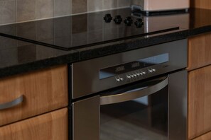 Refrigerador, microondas, horno y lavavajillas 