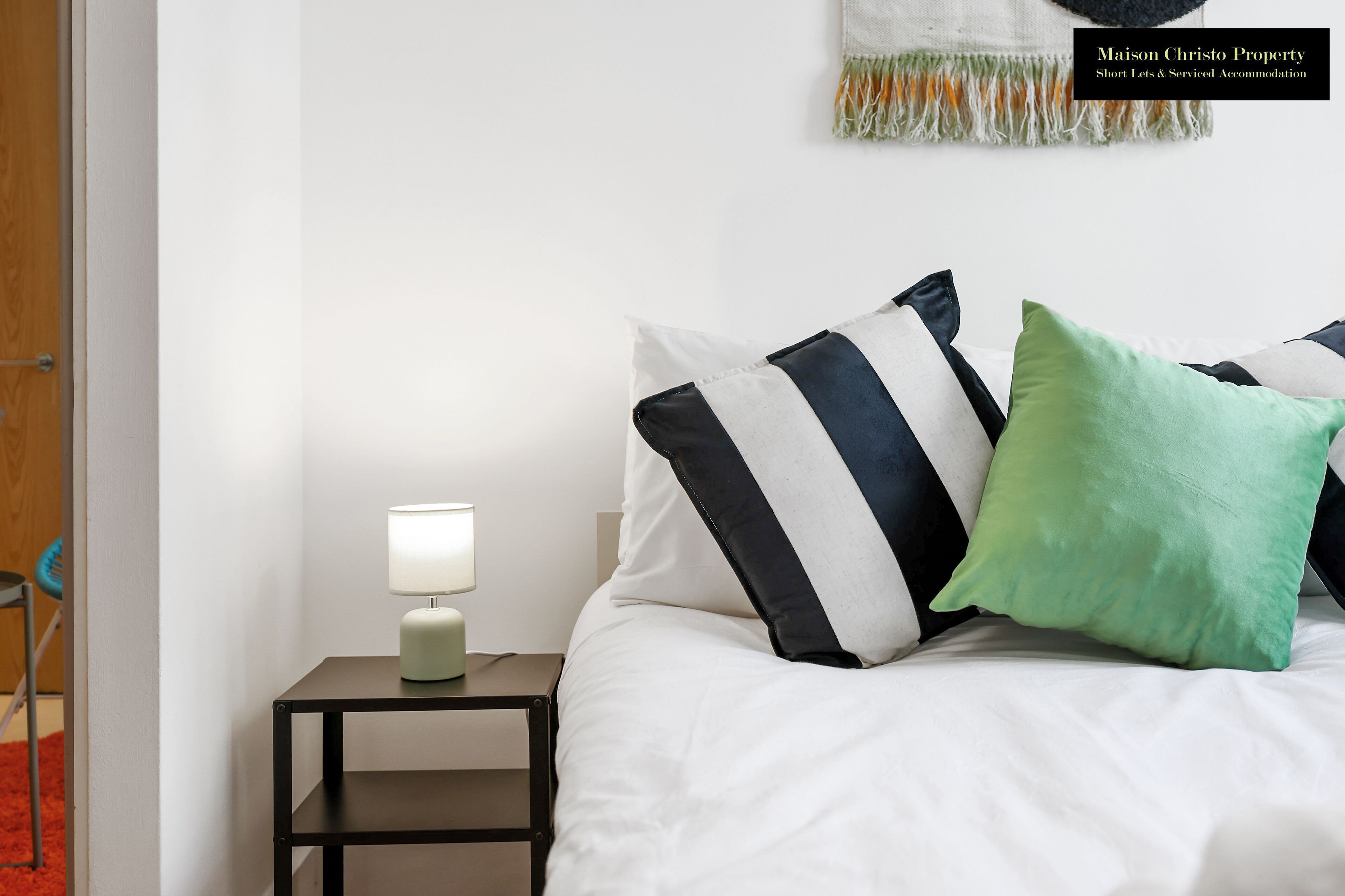 2 chambres, bureau, fer et planche à repasser, accès au Wi-Fi (inclus)