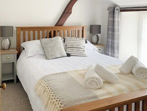 3 bedrooms, free WiFi, bed sheets - 3 bedroom accommodation in Lelant, near Hayle (Lelant, near Hayle)