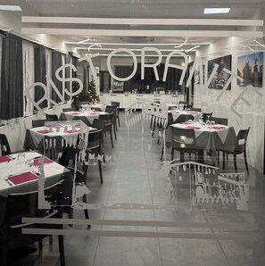 Free buffet breakfast on weekdays  - HOTEL LA TORRE  (Formigine)